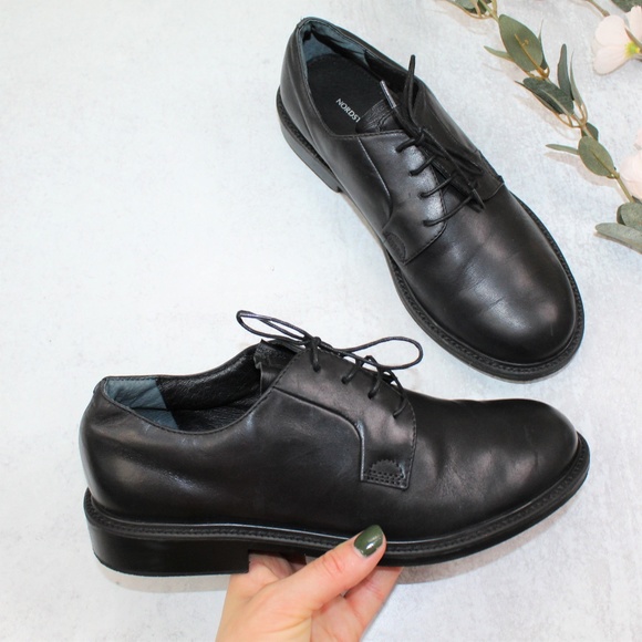 Nordstrom Shoes - SOLD Nordstrom Black Leather Lace Up Oxford Shoes